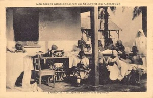 Cameroun - YAOUNDÉ - La leçon de couture et de repassage - Publ. Soeurs Missionnaires - Photo 1/2