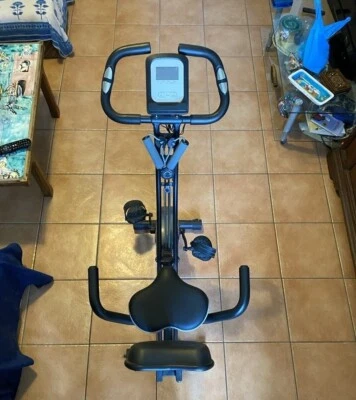 Cyclette HOMCOM con display LCD, 8 livelli di intensità regolabile - come nuova - Immagine 1 di 4