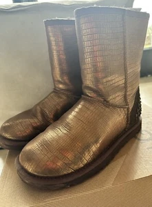 UGG Boots Classic Short Lizard Studs 37 bronze - Bild 1 von 5
