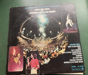 Three Dog Night - Captured Live At The Forum (LP, Dunhill) DS-50068 ~ Gatefold - Imagen 1 de 6