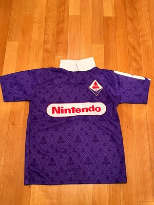 MONDO REPLICA MAGLIA FIORENTINA NR.9 BATISTUTA TG.S NINTENDO VINTAGE ANNI 90 - Immagine 1 di 4