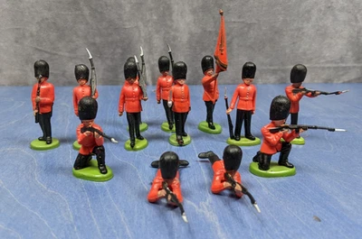 Britains Deetail Modern Scots Guards Lot of 13pc Hong Kong Plastic Base - Image 1 of 4