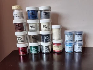 13 x barely used embossing powders, 1 x fun flock, 4 x new wow powders, - Picture 1 of 4