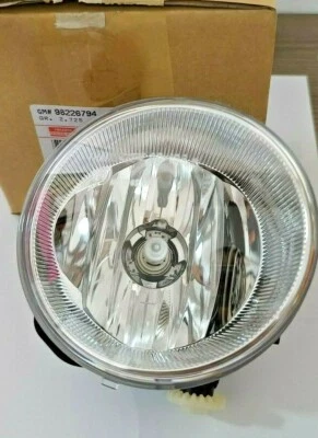 ISUZU D-MAX GENUINE PARTS FOG LAMP LIGHT ASM RIGHT SIDE PICK-UP 2017 NEW - Image 1 of 4