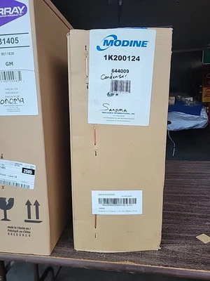 Condensador MODINE 1K200124/C NUEVO EN CAJA S10 SONOMA GM Foto 1 de 3