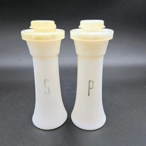 Tupperware 4” Sheer Hourglass Salt And Pepper Shaker Set 831-21 831-22 Clear - Picture 1 of 9