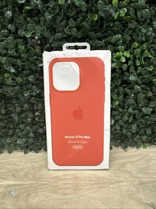 Apple iPhone 15 PRO MAX Silicone Case w/Magsafe - Picture 1 of 6