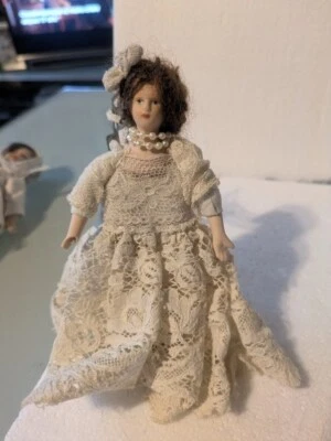 ancienne poupée mignonette porcelaine et tissu - Photo 1/4