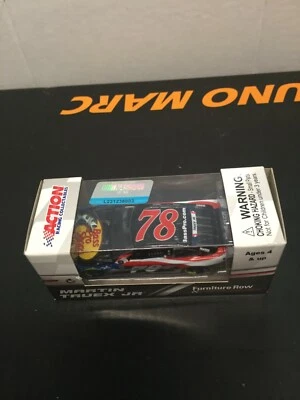 Bajo 1:64 Action Martin Truex Jr #78 Pro Shops Patriotic '18 Toyota Camry Foto 1 de 4