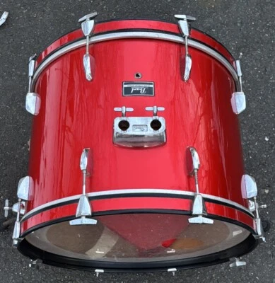 Басовый ударный барабан Pearl Forum Series 22 дюйма красный - Изображение 1 из 4