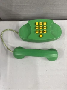 Teléfono de juguete de plástico verde vintage años 50’s-1960’s Handi-craft Play PHONE - Imagen 1 de 8