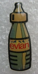 Pin's Boisson Eau Minerale petite Bouteille EVIAN #712 - Imagen 1 de 1
