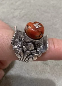 RARE VINTAGE ORNATE STERLING SILVER SADDLE RING SIZE 10 UNIQUE INLAY RED STONE - Imagen 1 de 11