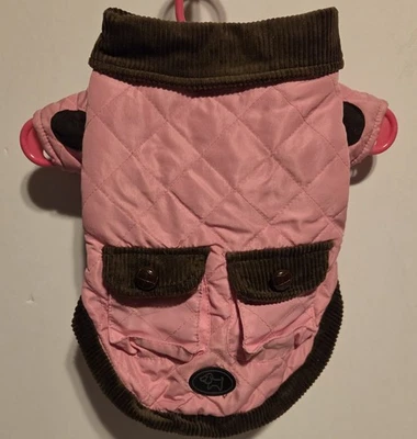 Abrigo de nailon rosa talla pequeña para mascotas con adornos de pana marrón de American Dog Outfitters Foto 1 de 4