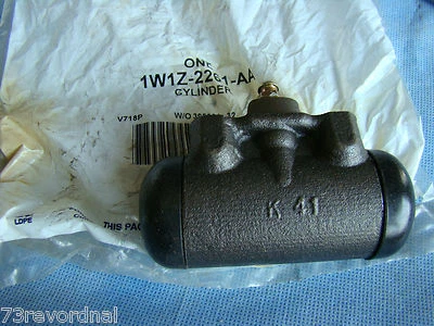 NOS OEM 01 02 03 Lincoln Town Car Brake Wheel Cylinder Right Rear 1W1Z2261AA - Image 1 of 4