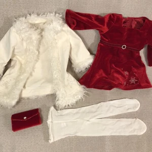 American Girl Puppe Strass rotes Samtkleid, Handtasche, weißer Wildledermantel, Strumpfhose - Bild 1 von 12