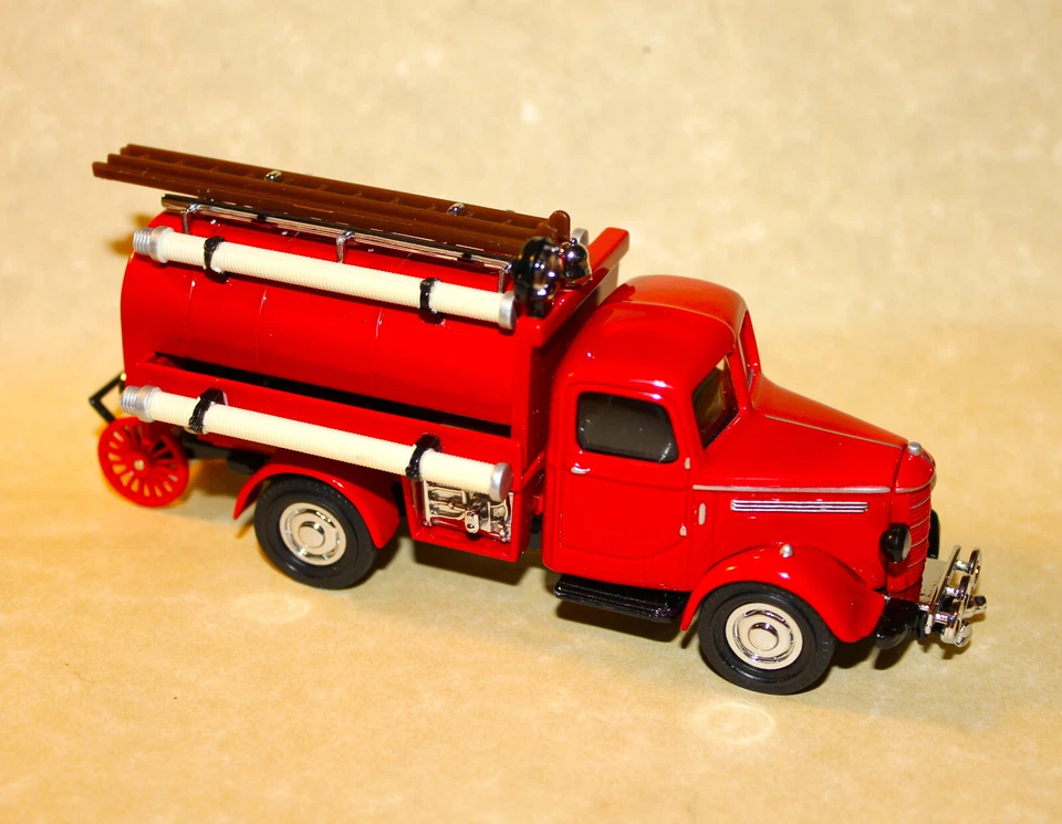 Vintage DieCast Matchbox Models of Yesteryear YFE04-M 1939 Bedford Tanker MIBOX - Image 1 of 4