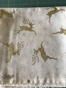Eleganter Urlaub ~ Jennifer Sampou ~ Robert Kaufman Stoff ~ goldene Rentiere ~ 1 Yard - Bild 1 von 5