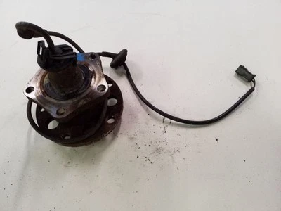 Cubo de rolamento de roda traseira com sensor | Compatível com 1998-2005 Volkswagen Passat FWD - Imagem 1 de 4