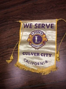 Vintage Lions Club Banner Flagge Schnuller Stadt Kalifornien WIR SERVIEREN - Bild 1 von 6