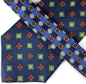 Cravatta uomo vintage Tommy Hilfiger, blu con motivo geometrico rosso verde, classica 2 toni - Foto 1 di 8