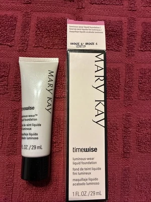 Mary Kay Timewise Luminous Wear Liquid Foundation Bronze 6  Normal/Dry 1oz - Image 1 of 3