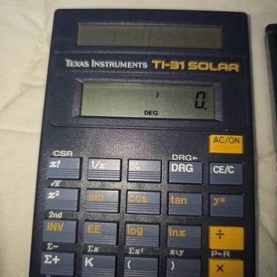 Calculadora científica solar Texas Instruments TI-31 - De colección alimentada por energía solar +... Foto 1 de 4