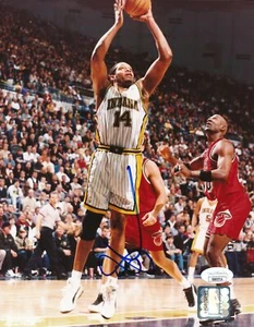 Foto firmada/autografiada de Sam Perkins de los Indiana Pacers 8x10 JSA 165453 - Imagen 1 de 2