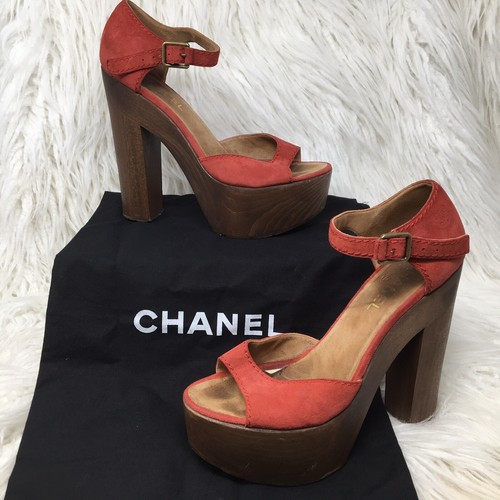 Sandali Chanel Platform Rosso Pelle scamosciata Tacchi a Blocco Legno