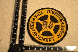 PARCHE NO POLICIAL OBSOLETO DE COLECCIÓN AGENTE DE FIANZAS APLICACIÓN FUGITIVA 3 1/4" - Imagen 1 de 3