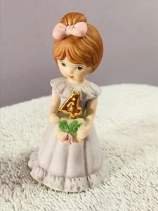 Enesco Aufwachsen Geburtstag Mädchen Alter 4 Brünette Haare MAX3807 - Bild 1 von 8