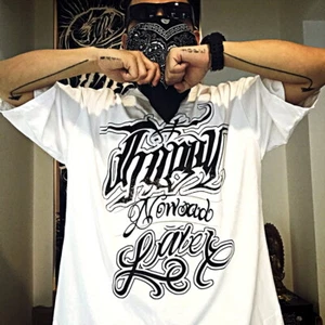 Mens T-Shirt Chicano Lettering Tattoo West Coast Gangsta Style Graffiti Oversize - Picture 1 of 12