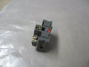 NUOVO IDEC BS001E BLOCCO CONTATTI INTERRUTTORE NORMALMENTE CHIUSO P9442 - Foto 1 di 3