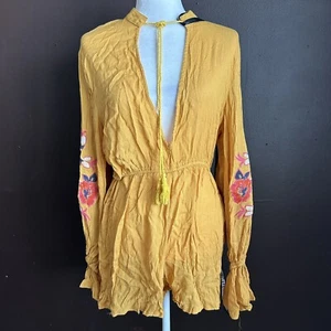 Traje de juego para mujer Prettylittlething talla mediana bordado amarillo - Imagen 1 de 4