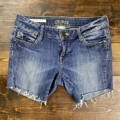 Pantalones cortos de jean deshilachados con dobladillo crudo de mezclilla elásticos de 7 (30” cintura Decree para mujer Foto 1 de 4