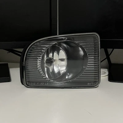 Luz antiniebla delantera derecha del lado del pasajero Lincoln LS 2003-2005 Foto 1 de 4