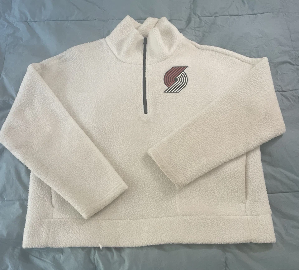 Pulôver NBA Blazer logotipo lã branca quarto de zíper, tamanho G - Imagem 1 de 1