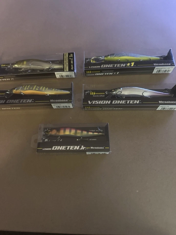 Lote de 4 Megabass Vision 110 e 1 Vision 110 jr - Imagem 1 de 4