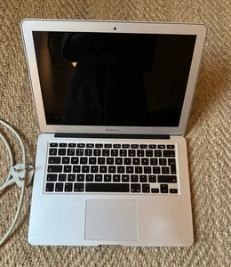 Apple MacBook A1466 13" Early 2015 Core i5 1.6ghz Dual Core 4GB DDR3 120GB SSD - Picture 1 of 6