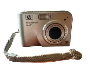 HP PhotoSmart M425 5.0MP Digital Camera Silver - Picture 1 of 7