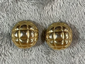 Erwin Pearl Waffle Dome Gold Tone Signed Clip on Earrings !! - Picture 1 of 7
