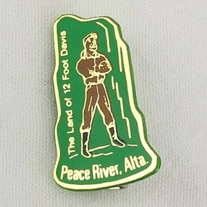 Peace River Alberta The Land of 12 Foot Davies Pinback - Bild 1 von 2