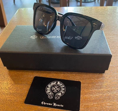 Gafas de sol cromadas corazones laterales flor tendencia marca Foto 1 de 4