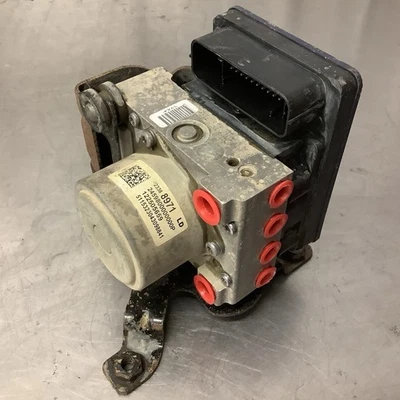 Módulo de bomba de freno ABS antibloqueo Chevrolet Silverado 2014-2016 Foto 1 de 4