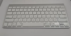 Apple Wireless Bluetooth Keyboard A1314 & FREE SHIPPING - Picture 1 of 4