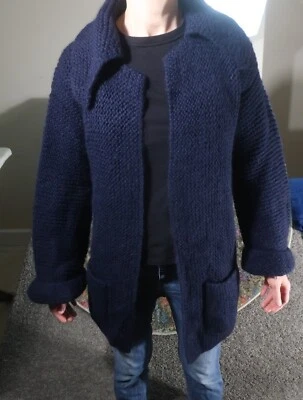 Cárdigan de lana hecho a mano suéter para mujer M de gran tamaño azul marino frente abierto Uruguay usado en excelente estado Foto 1 de 4