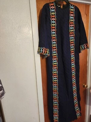 RARO DE COLECCIÓN Azul Bordado Caftán ORNATADO Vestido de Iglesia Muumuu 60S 70s Caftán Foto 1 de 4
