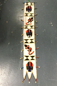 Vintage afrikanische Yoruba Perlen Schärpe zeremoniell mit Gesicht & Reptil weiß schwarz 49 Zoll - Bild 1 von 11