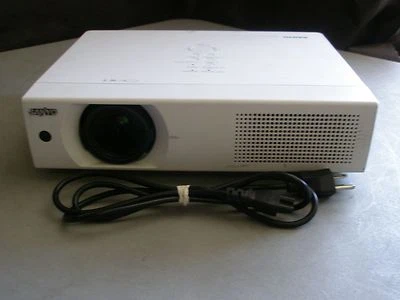 SANYO PLC-XU105 (Eiki LC-XB42) Projector 4500 LUMENS! WORKS GREAT!! CLEAR IMAGE! - Image 1 of 4