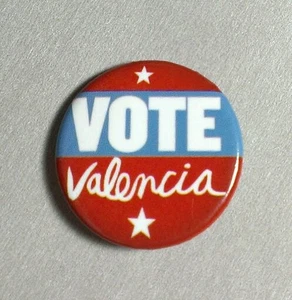 VOTE VALENCIA RED BLUE STARS WHITE MUSIC BUTTON PIN BACK - Picture 1 of 1
